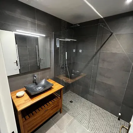 Daire Modern 60m2 With 2 Balconies, At 50 Meters From Sea Antibes