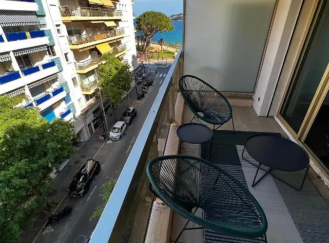 Apartment Modern 60m2 With 2 Balconies, At 50 Meters From Sea Antibes